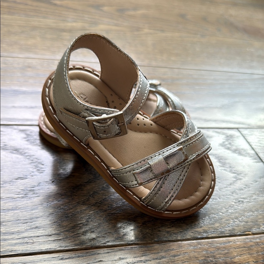 Elephantito Silver Kids Sandals US5 EU20 free shipping GUC - Picture 2 of 10